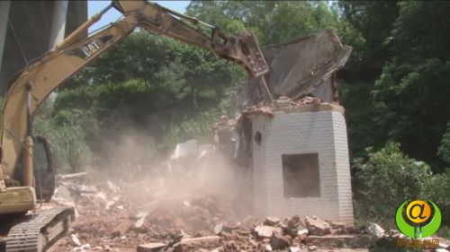 华安沙建镇依法推进“两违”建筑拆除工作